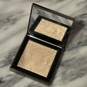 Burberry Fresh Glow Highlighter No 2 Shade: Nude Gold